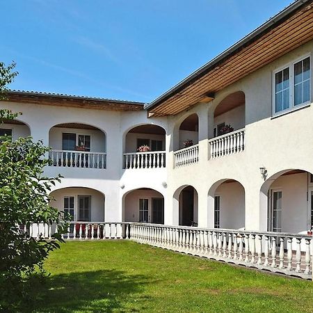 Appartamento Flat In Podersdorf Am See With Garden Esterno foto